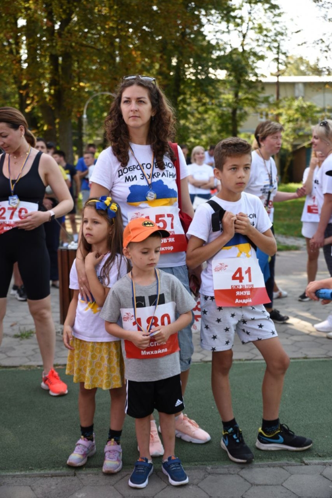 Три км у два роки: за Героїв України пробігли 350 франківців, понад пів сотні - діти 1