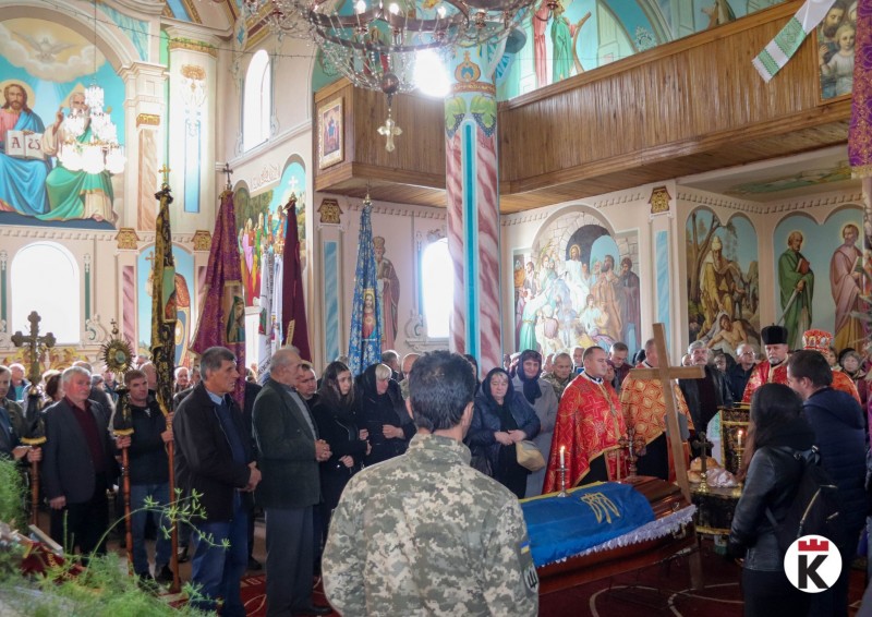 У Калуші квітами встелили останню дорогу захисника Івана Кулибанича 4