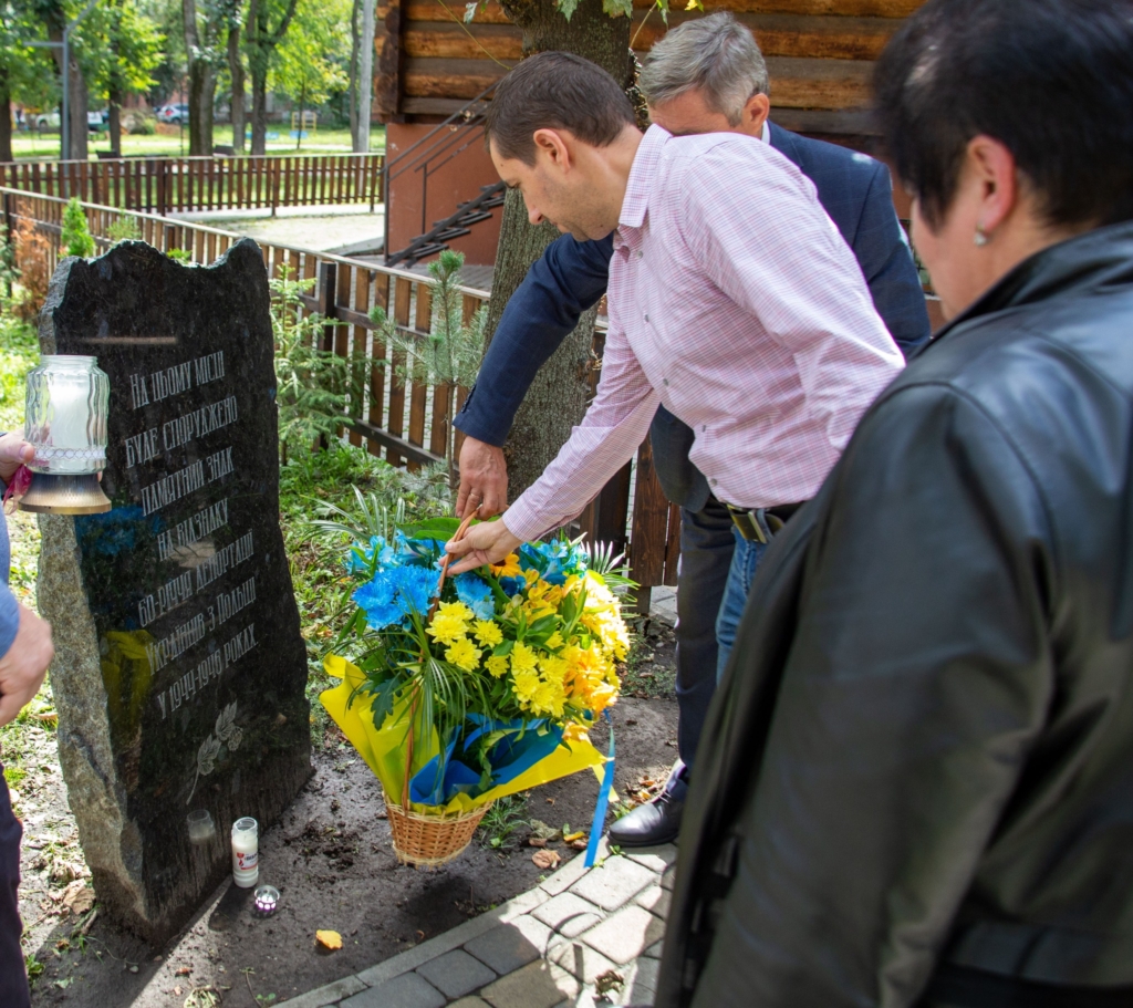 У Франківську згадали 78-му річницю депортації українців - вшанували жертв 2