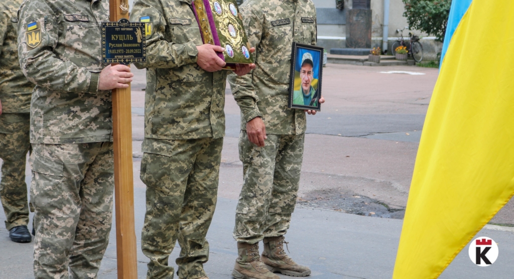 Калуш попрощався з загиблим захисником Русланом Куцілем 1