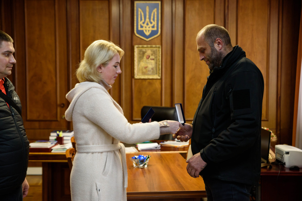 Воїнів Олександра Марчука та Назара Роля нагородили медалями "За заслуги перед Прикарпаттям" 2