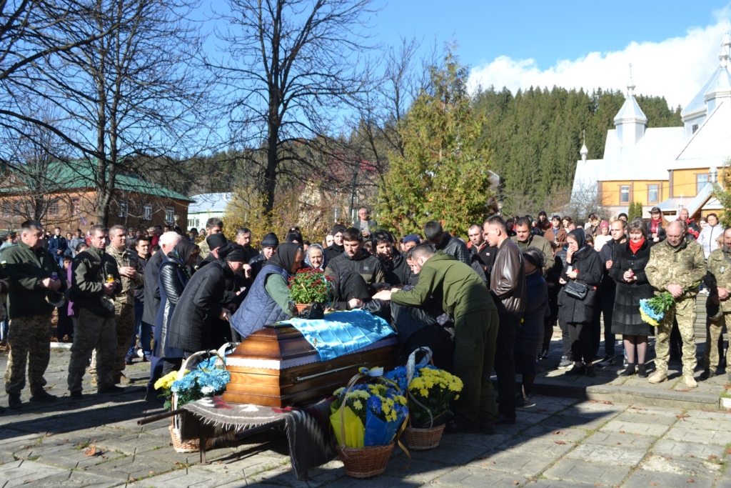 У Верховині попрощалися з захисником Іваном Прокоп'юком 1