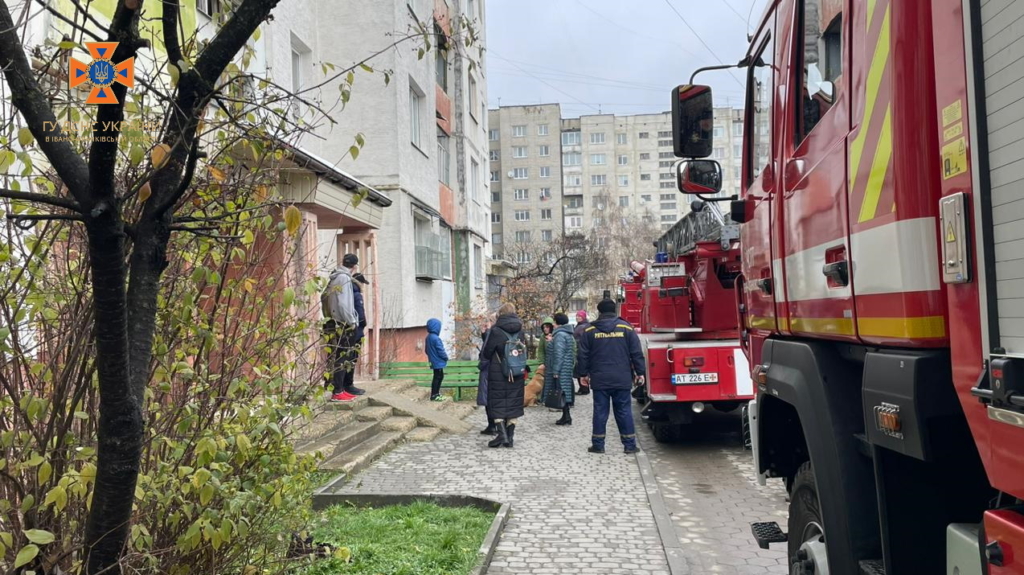 Рятувальники загасили дві пожежі у Франківську, евакуювали 21 людину 1