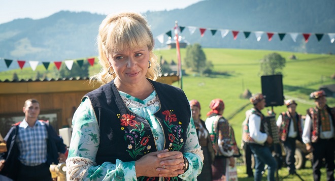 Вийшов трейлер україно-італійської комедії "Коза Ностра. Мама їде", де зіграла Ірма Вітовська 1