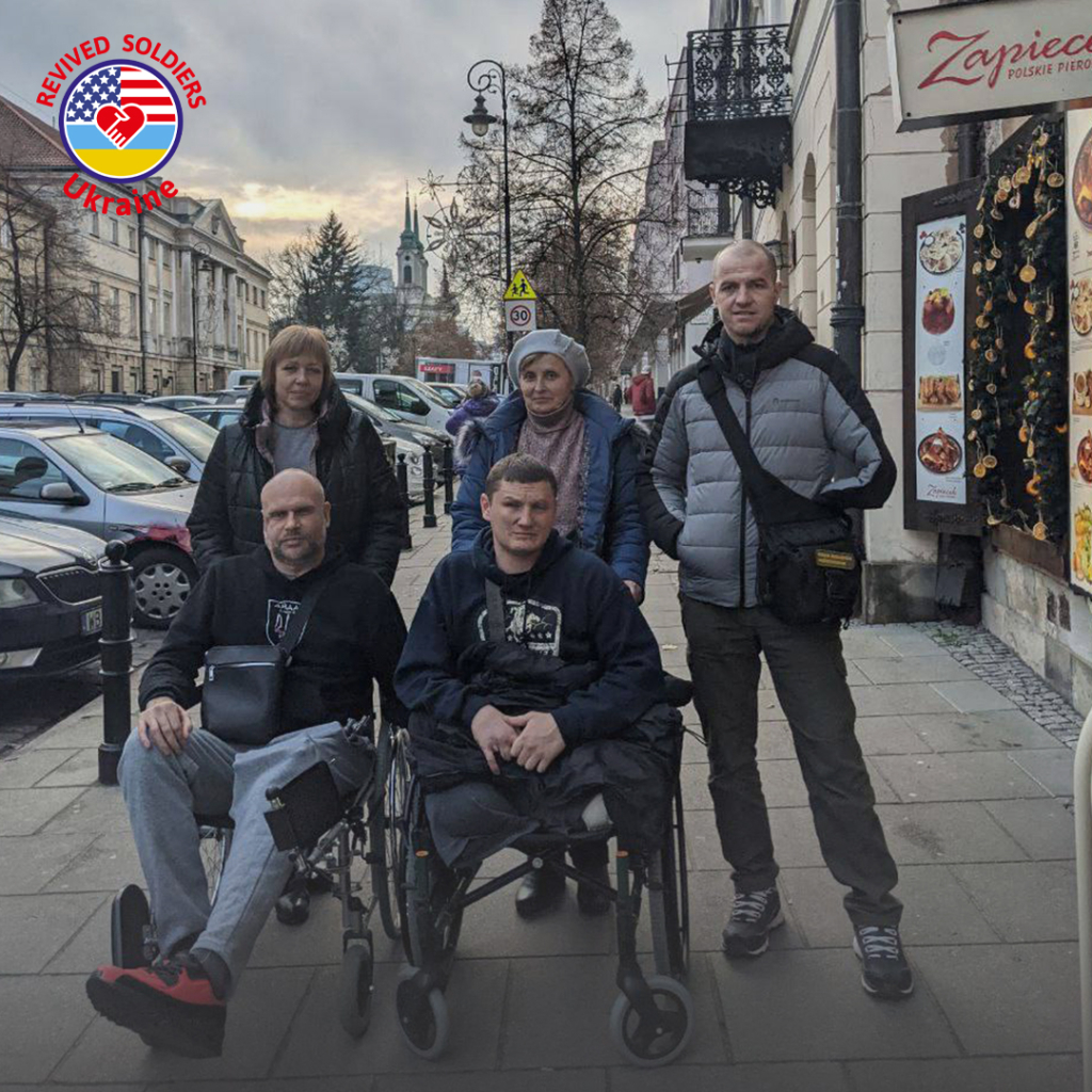 Десантник з Калущини, який втратив дві ноги на війні, у США став на біонічні протези 1