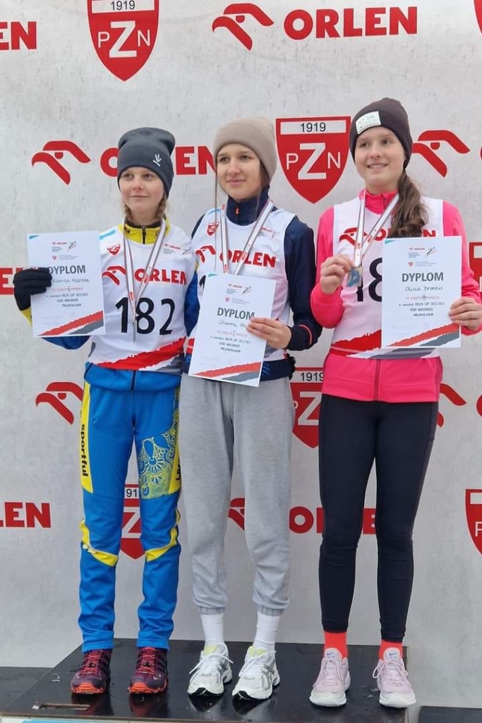 Дві золоті медалі на турнірі "літаючих лижників" у Закопане здобула прикарпатка 2