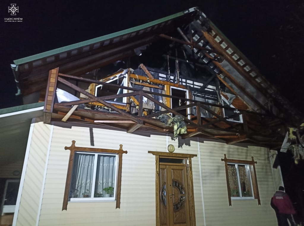 Пожежники врятували від вогню житлові будинки у Станьковій та Кобаках 1