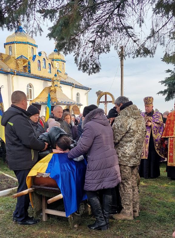 У Єзупільській громаді попрощалися з воїном Володимиром Саверчуком 2