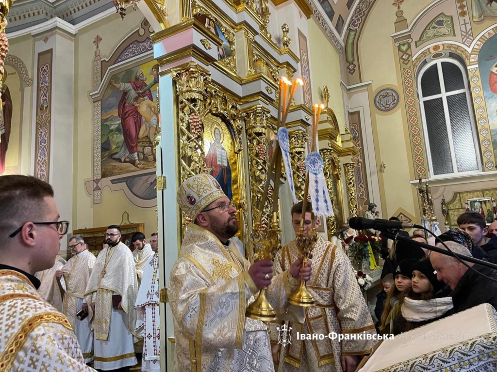 Перші цьогоріч моління у паломницькому центрі на Прикарпатті очолив єпископ з Донеччини 1