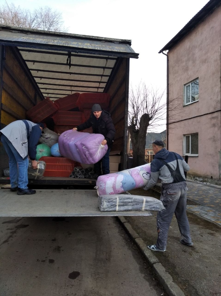 Калуш отримав ліжка та постільні набори для облаштування прихистку 1