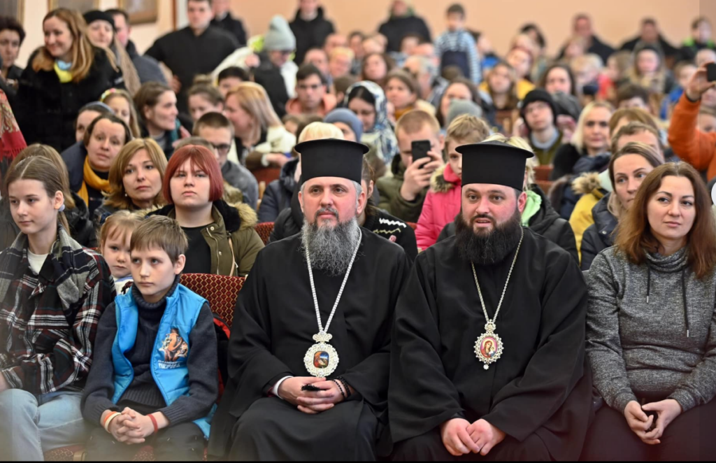 Під скрипки і цимбали: хор "Еміс" з Прикарпаття колядував у Києво-Печерській лаврі на Різдво  2