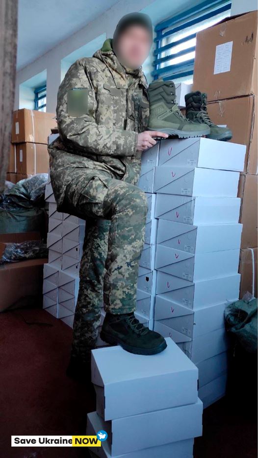 Волонтери закупили взуття дефіцитних розмірів для прикарпатських військових