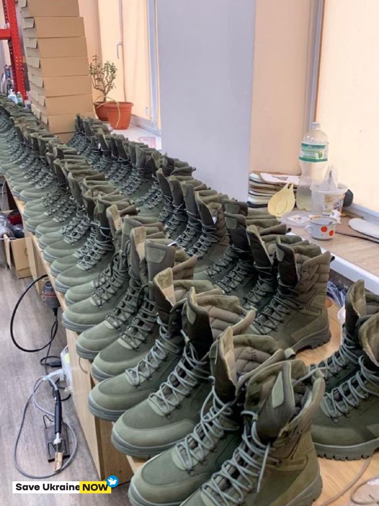 Координаційний центр #SaveUkraneNow(SUN) передав на фронт 298 пар зимового тактичного взуття великих розмірів