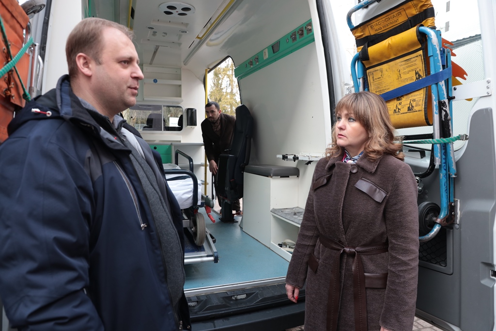 Прикарпатський онкологічний центр отримав автомобіль швидкої допомоги Mersedes Sprinter 1