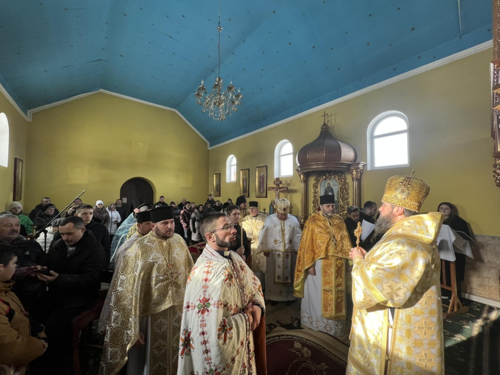 На Прикарпатті в монастирі, який раніше належав московському патріархату, відбулося перше богослужіння ПЦУ 1