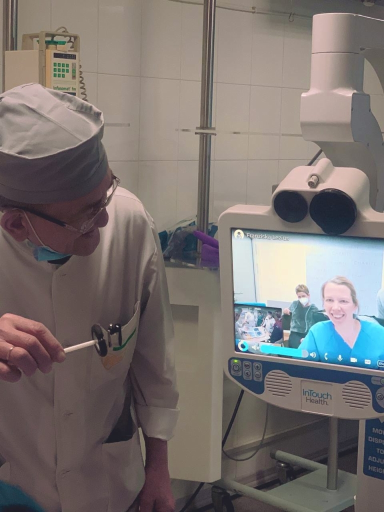 Пацієнтів ОКЛ з допомогою телеробота консультують німецькі лікарі 1