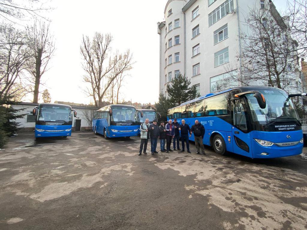 Обласний центр профілактики хвороб отримав автобуси для організації вакцинації на Прикарпатті 1