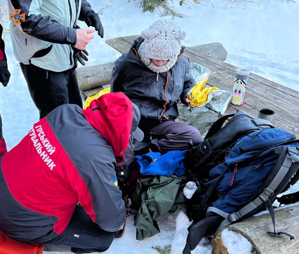 Прикарпатські рятувальники допомогли туристці, що травмувалася під полониною Явірник 1