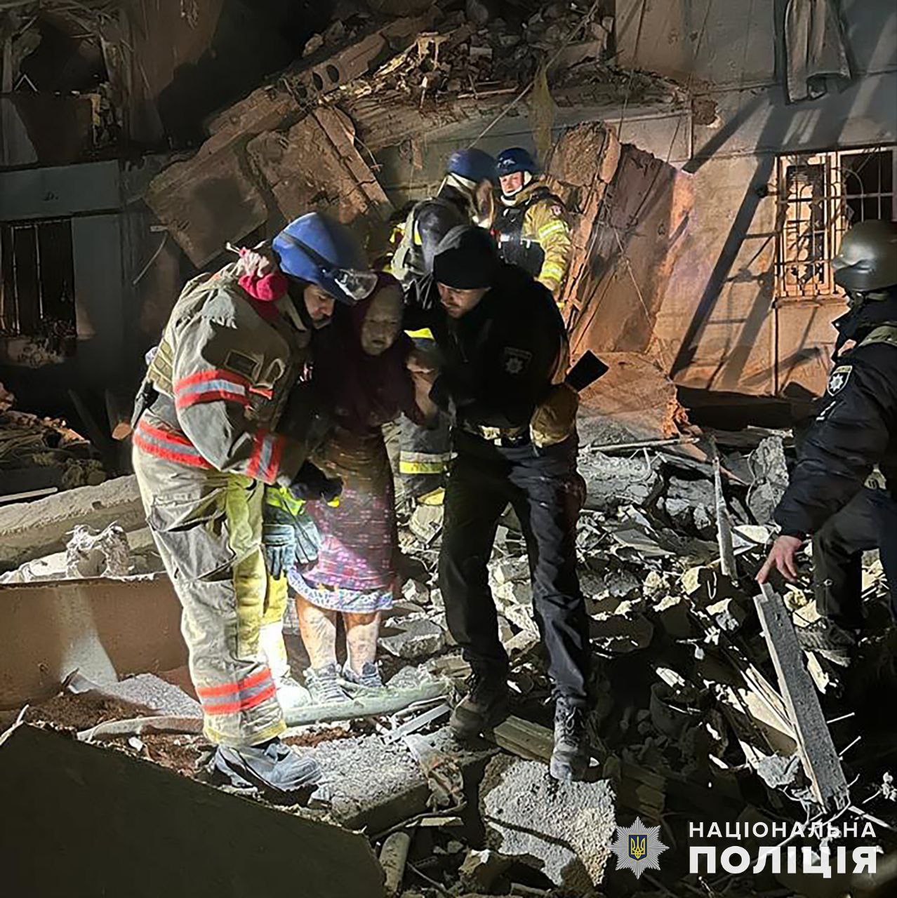 Росіяни вдарили по п'ятиповерхівці у центрі Запоріжжя, є загиблі та поранені 1