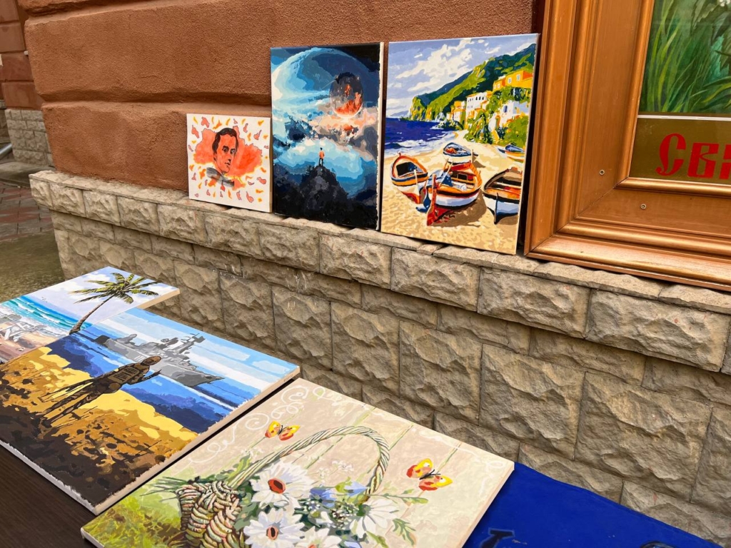 Франківські студенти-медики на ярмарку зібрали понад 23 тис. для оборонців Бахмуту 1