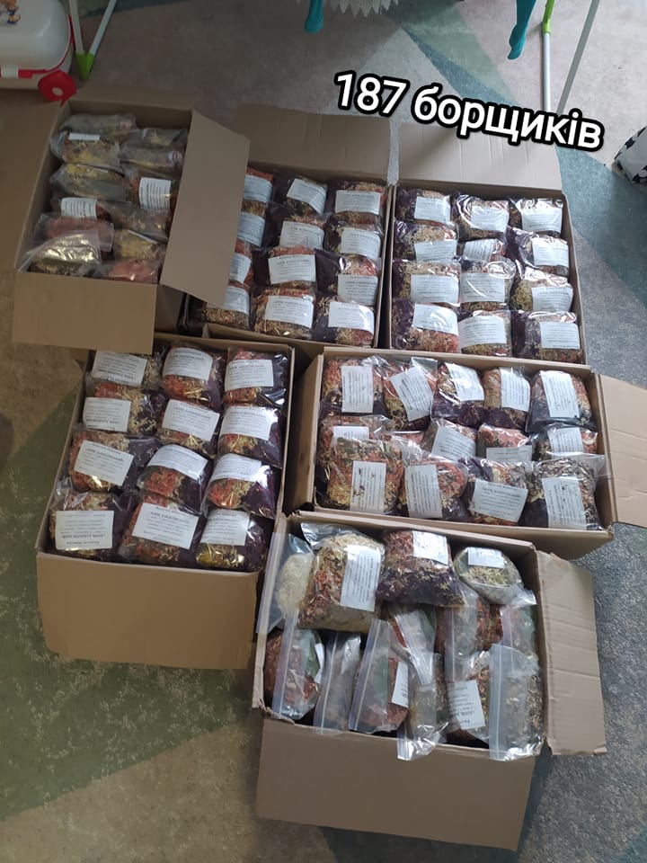"Калуські бджілки" готують на передову швидкі борщі і каші 1
