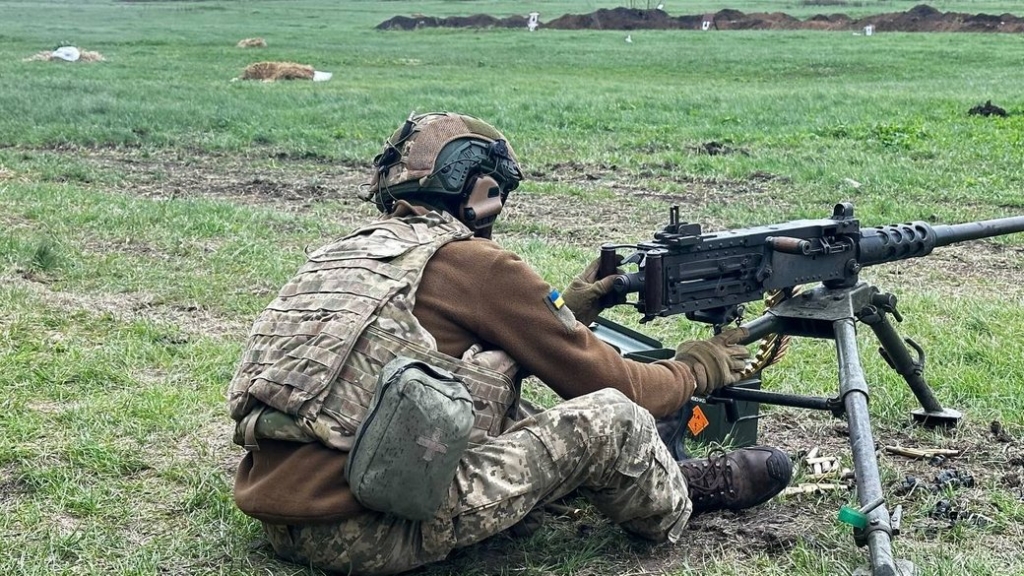 Як тренується стріляти з кулеметів прикарпатська 102 бригада ТрО