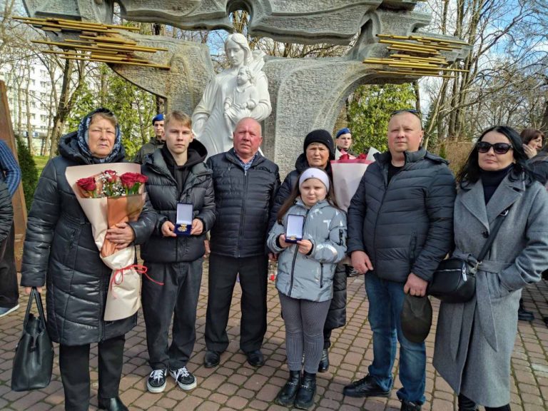 Ямницьких захисників Володимира Катамая та Володимира Савчака посмертно нагородили за мужність 2