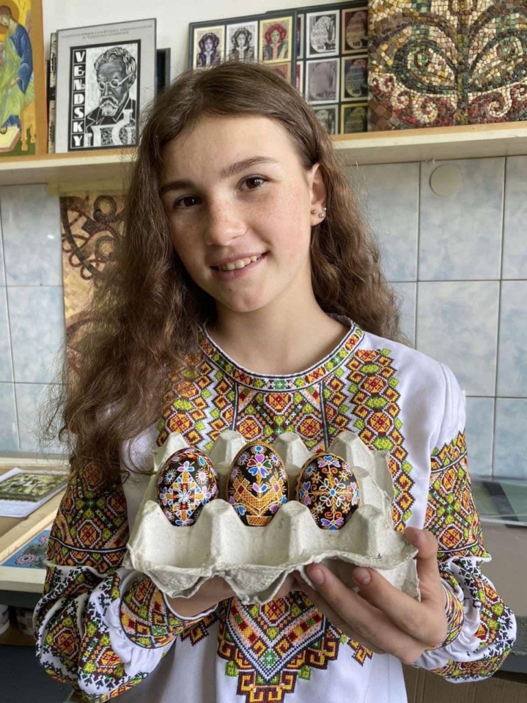 Дев'ятикласниця з Чорного Потоку - переможниця обласного конкурсу народних ремесел 1