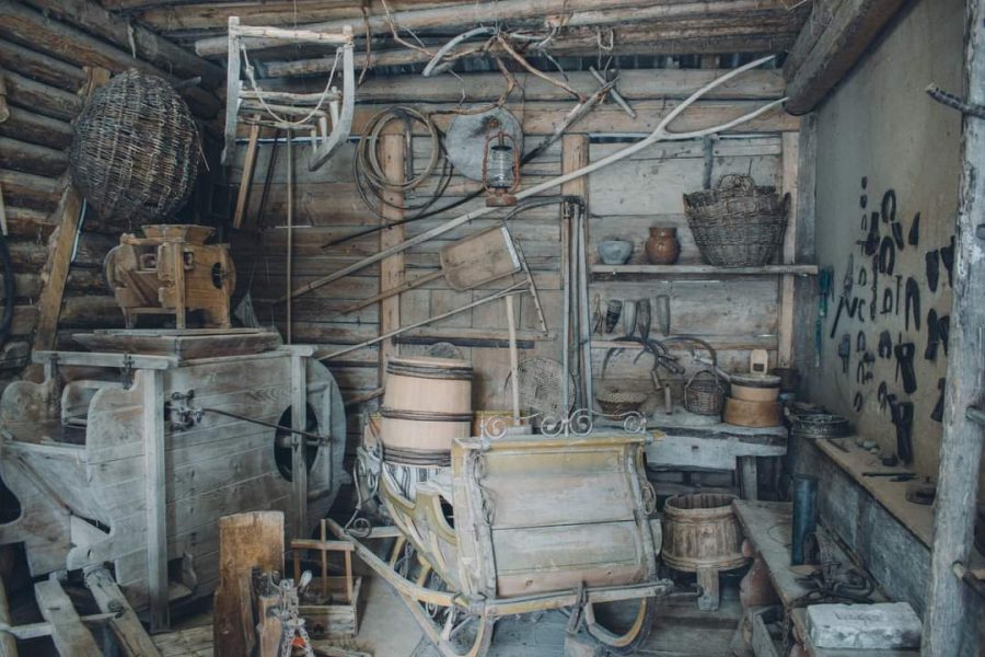 Прикарпатець удома створив музей та збирає старожитності 1