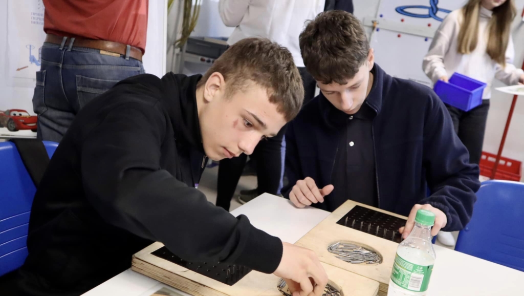 Компанія Leoni облаштувала у коломийському ліцеї кабінет праці 3