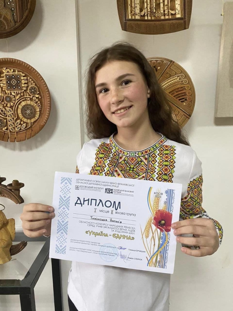 Дев'ятикласниця з Чорного Потоку - переможниця обласного конкурсу народних ремесел 2