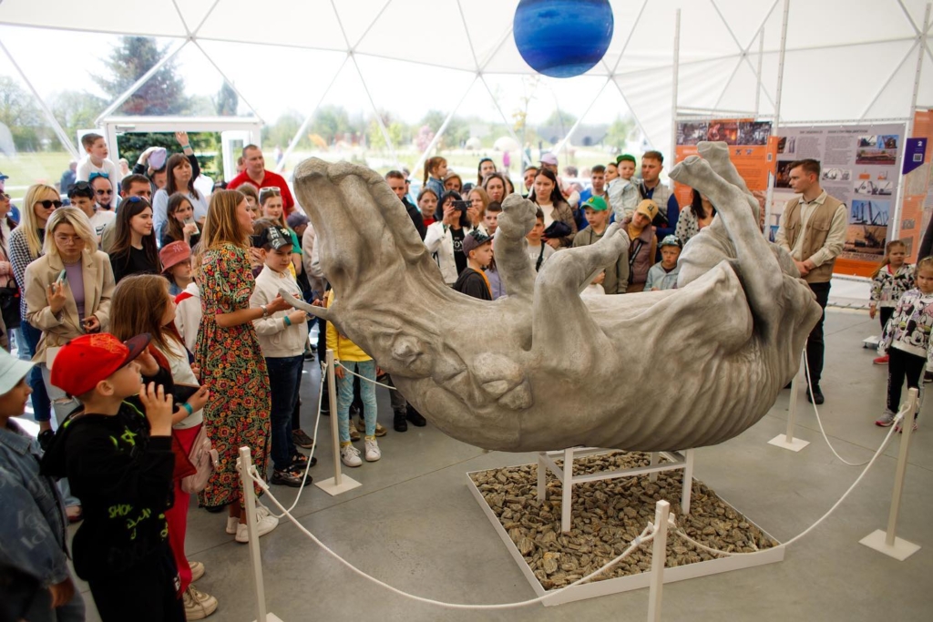 У Парку історії Землі відкрили Музей цивілізації зі старунським носорогом 1