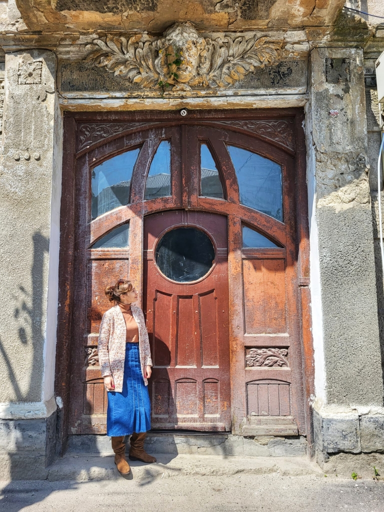 У Франківську реставрують четверо старовинних дверей із Чорткова 1