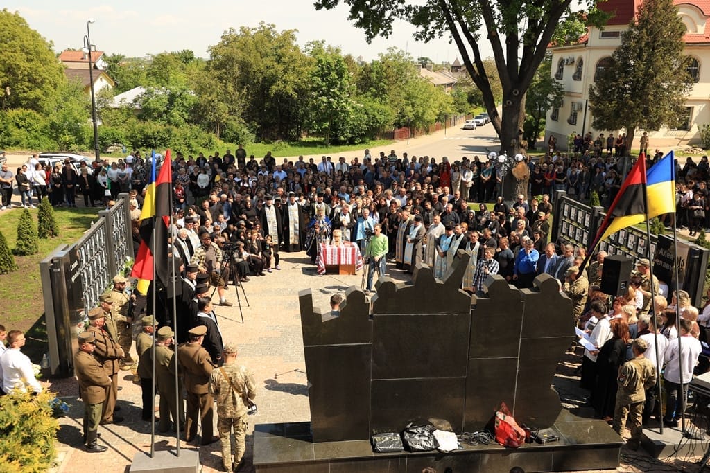 У Городенці відкрили Алею слави захисників України у війні з рф 4