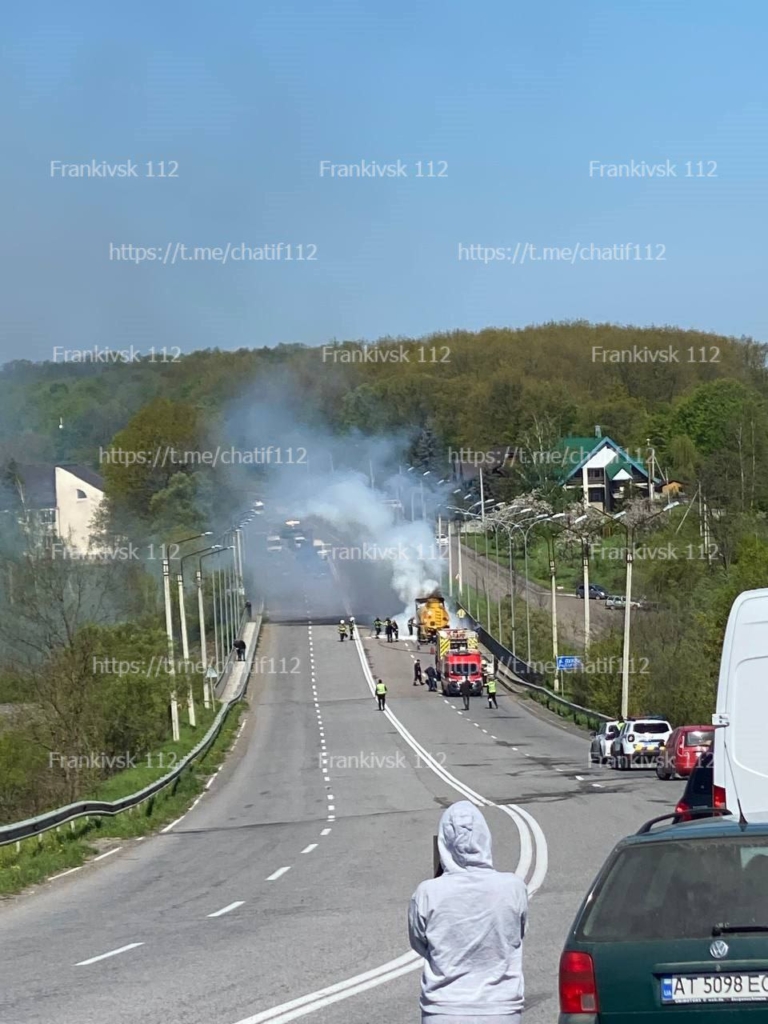 На автотрасі в Майдані рятувальники загасили авто з цистерною - ніхто не постраждав 2