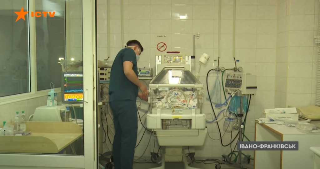 На два фронти: анестезіолог з Франківська працює у дитячій лікарні та їздить на ротації під Бахмут 1