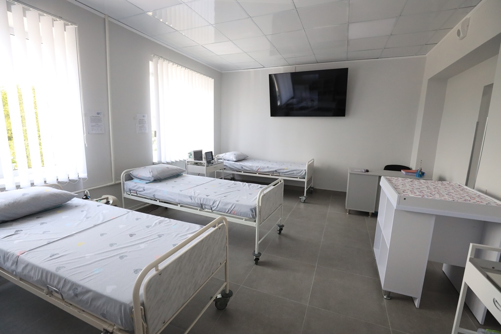 У Надвірнянській лікарні за 300 тис. грн відремонтували педіатричне відділення 1