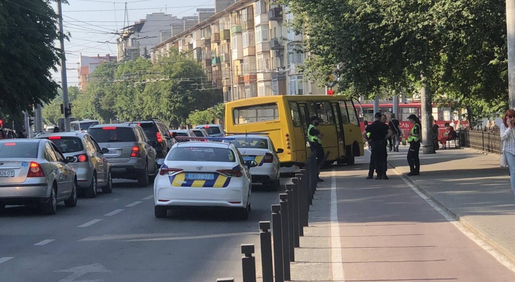 У Франківську ДТП скоїв водій автобуса - п'яний і без прав 1
