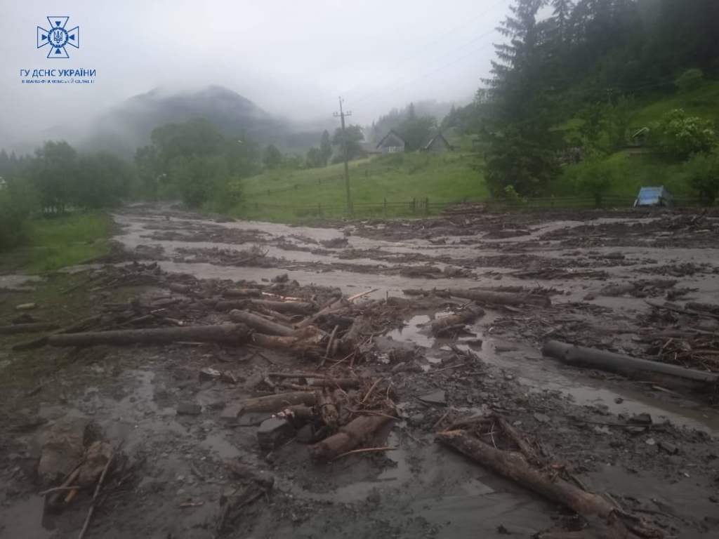 Дорога на Верховинщині після злив