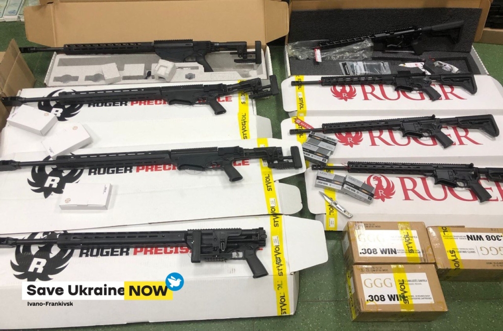 Франківці передали на фронт снайперські гвинтівки Ruger