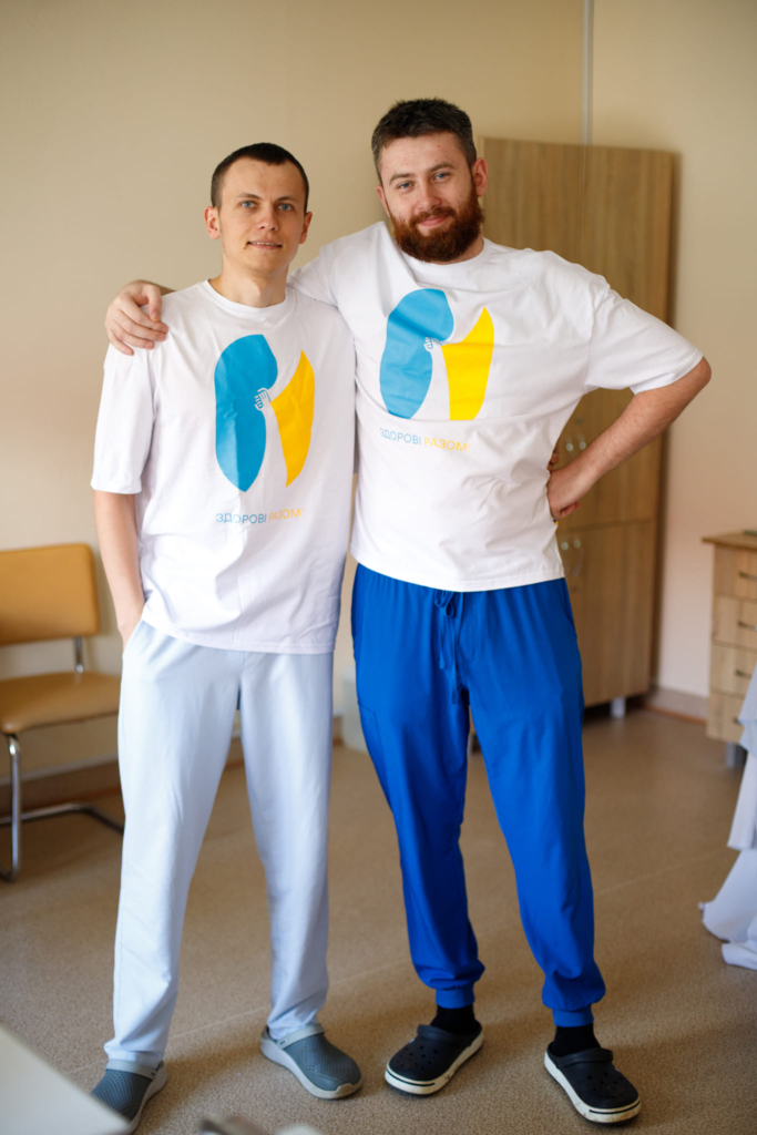 В Обласній лікарні художники Нікіта Тітов і Ярема Стецик створили мурал надії 3
