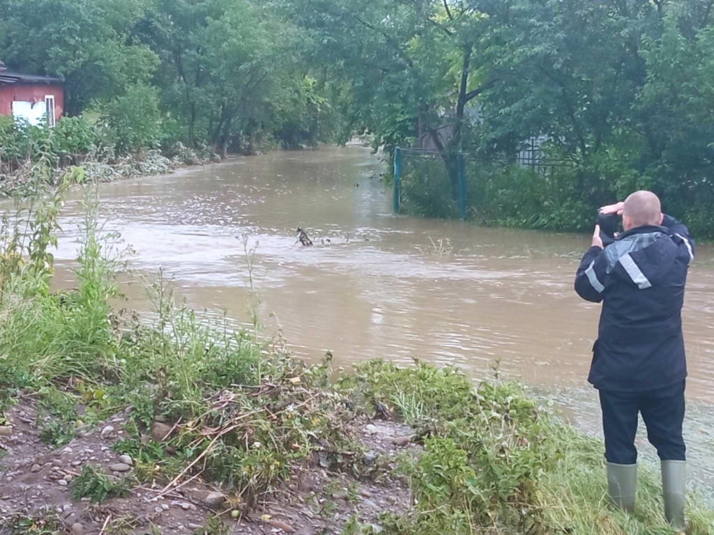 Сильна злива підтопила село Гвізд на Надвірнянщині. ФОТО 2