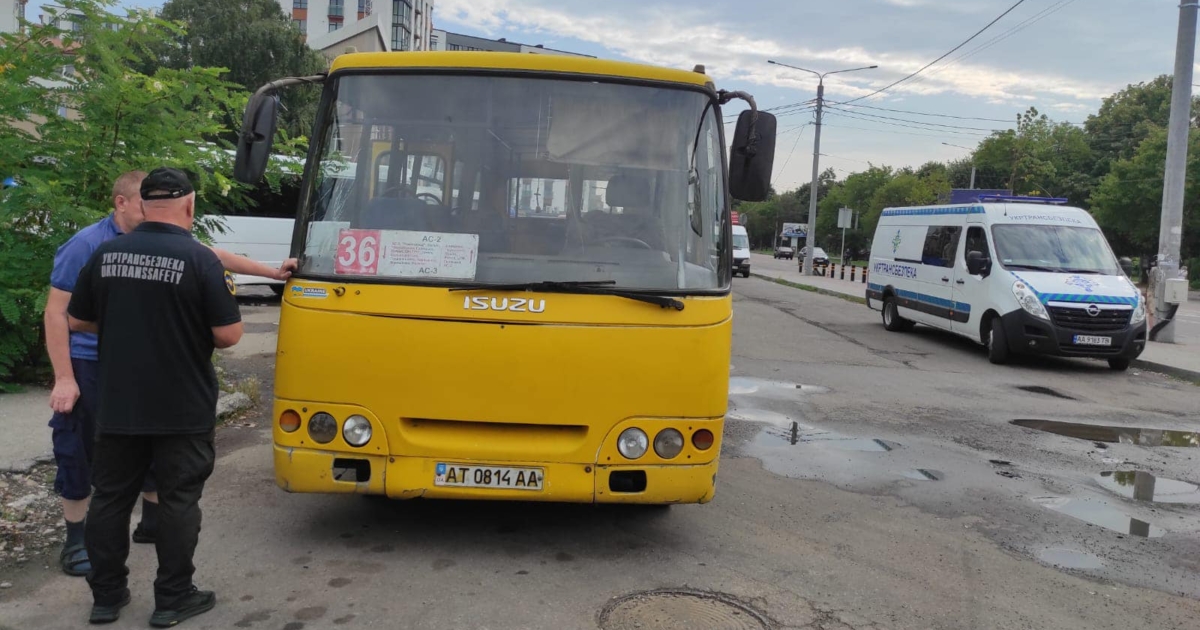 У Франківську на маршруті зловили 36 автобус без дозвільних документів ...