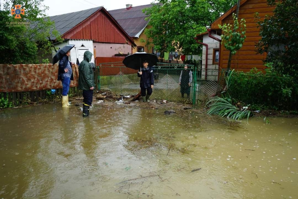 Підтоплення будинків внаслідок негоди на Прикарпатті 7-8 липня 2023