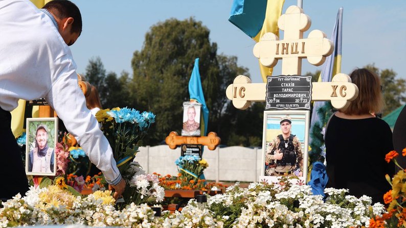 У Франківську на міському кладовищі вшанували пам'ять полеглих воїнів російсько-української війни 1