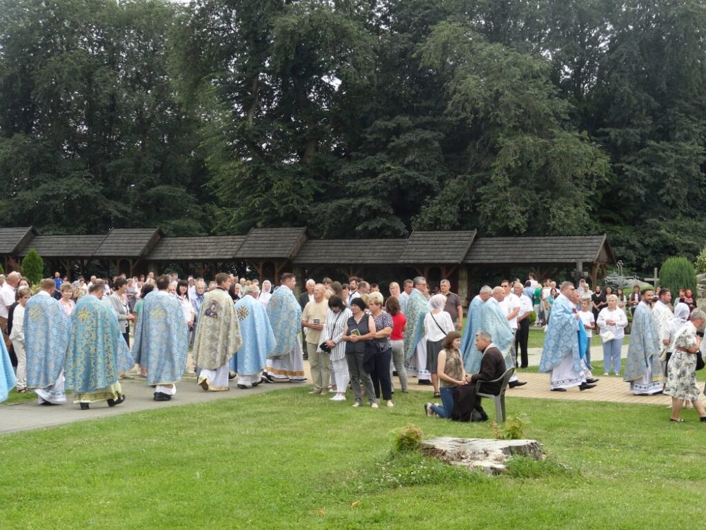 Проща на Ясній горі: у Гошівському монастирі сотні вірян молилися до Богородиці 3