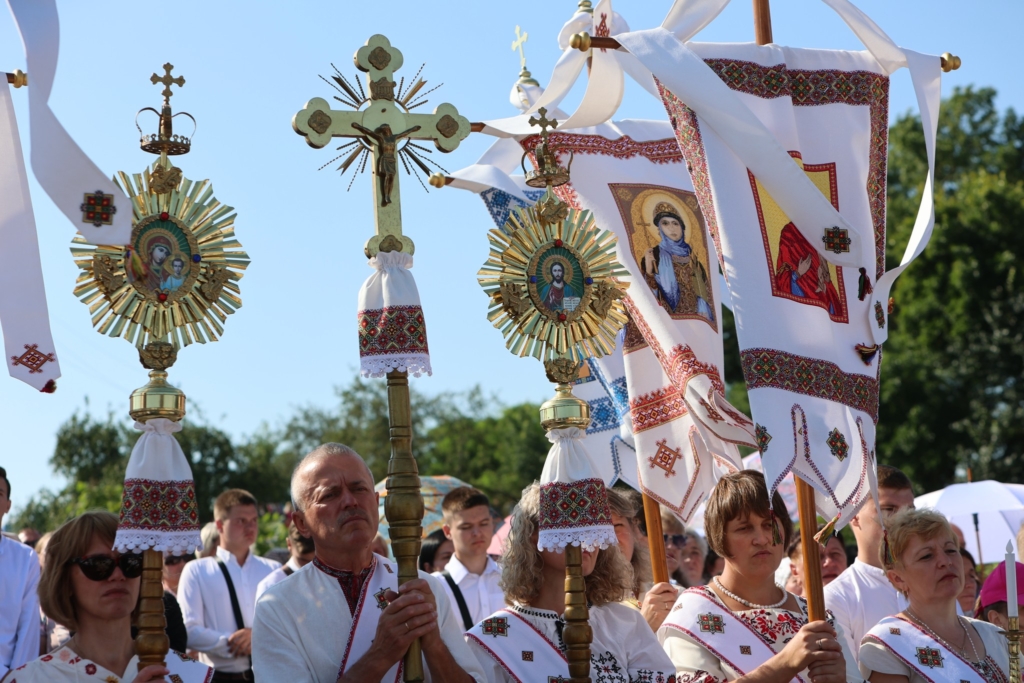 Всеукраїнська Патріарша проща УГКЦ - тисячі прочан зібралися в Крилосі