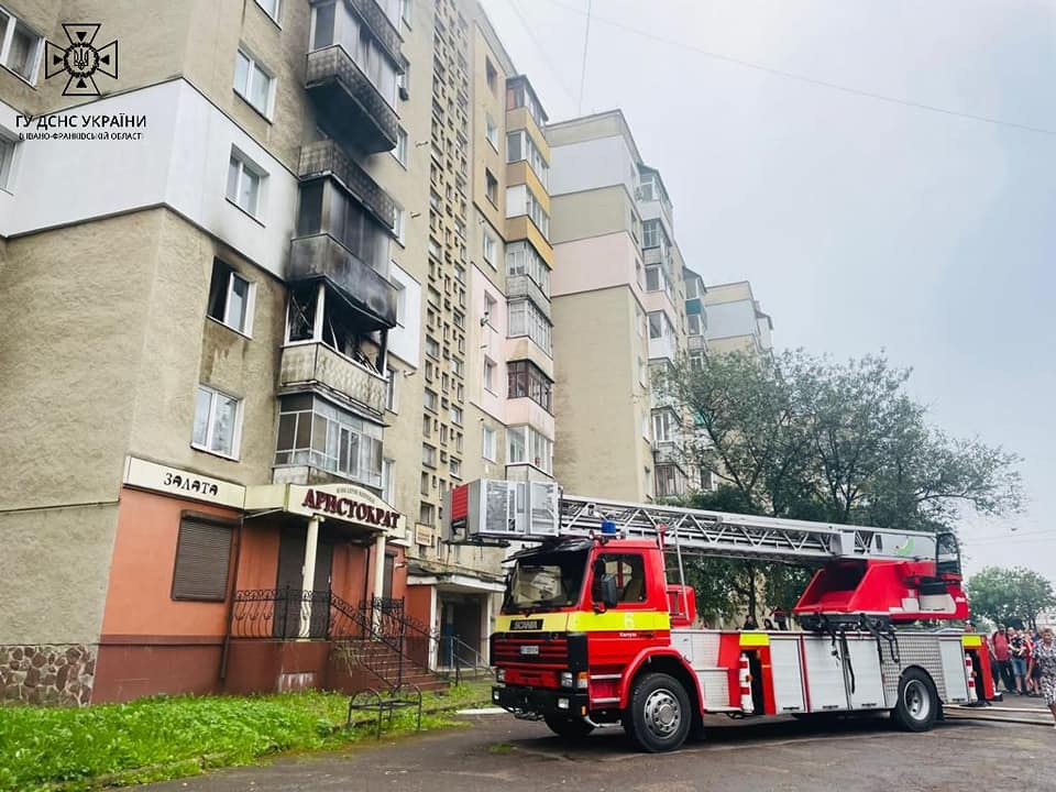 У Калуші з пожежі в багатоповерхівці евакуювали 11 людей 1