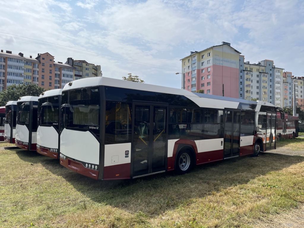 Три тролейбуси та вісім автобусів: скільки коштує вживаний транспорт, який виходить на комунальні маршрути у Франківську 2
