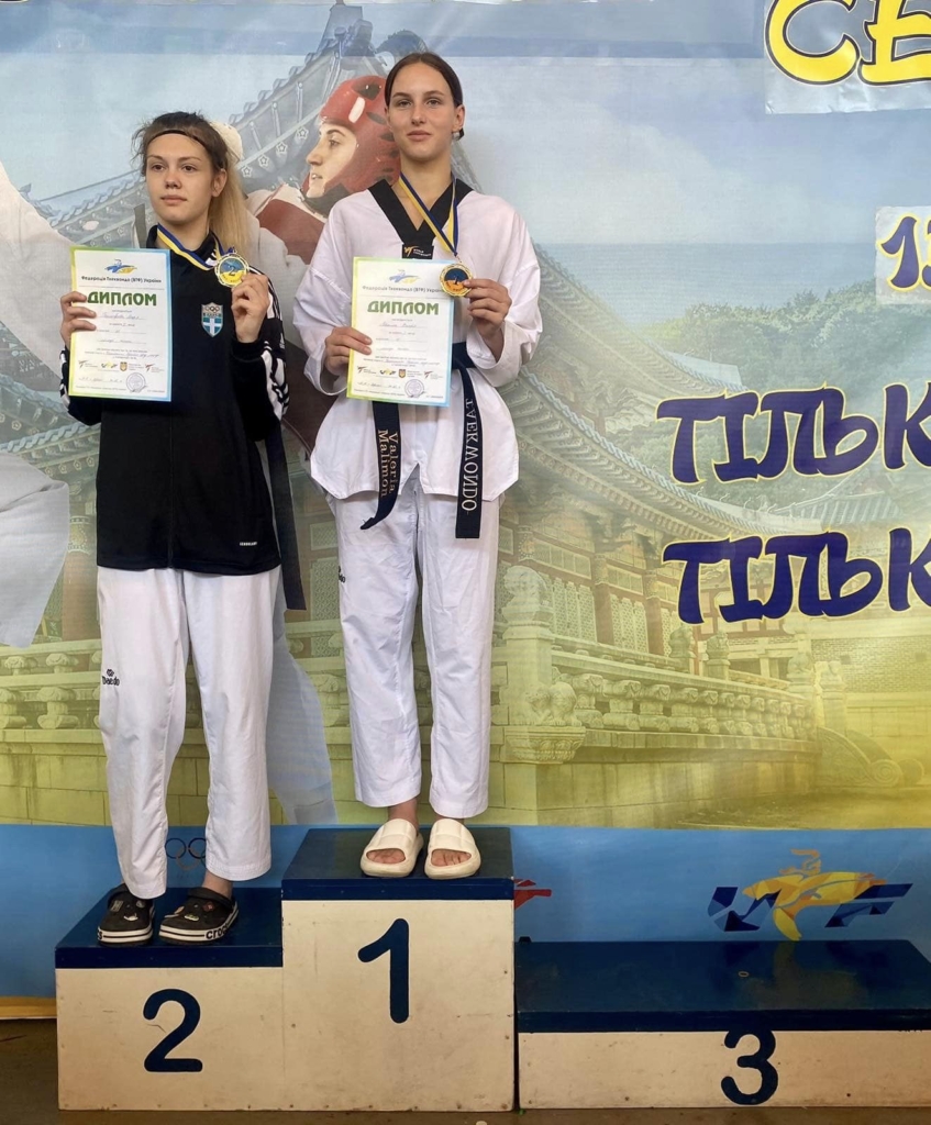 На молодіжному чемпіонаті України з тхеквондо дві прикарпатки завоювали золоті медалі 1